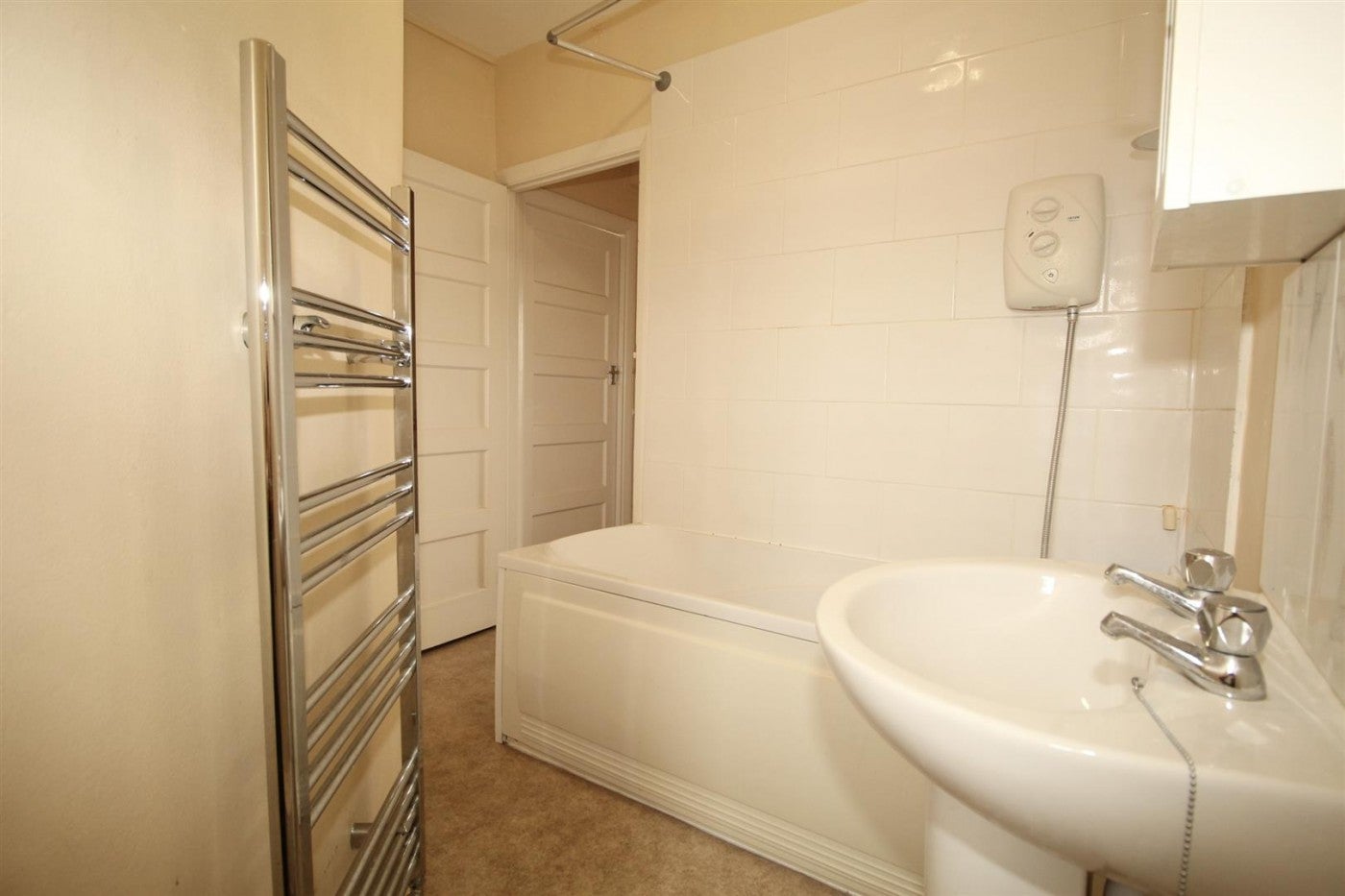 Flat Endeavour Road in Broxbourne