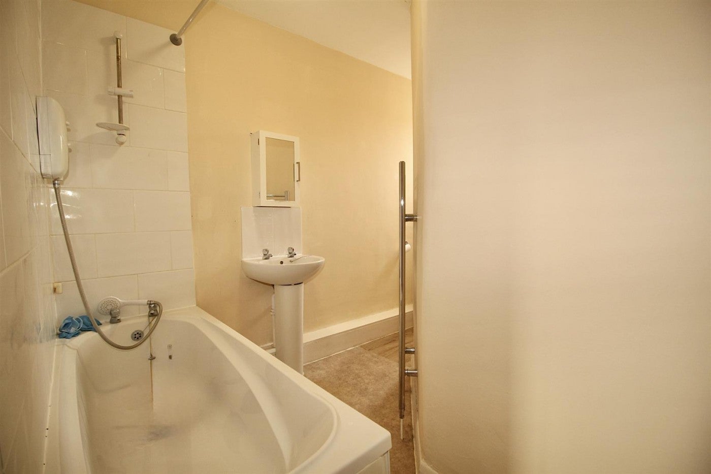 Flat Endeavour Road in Broxbourne