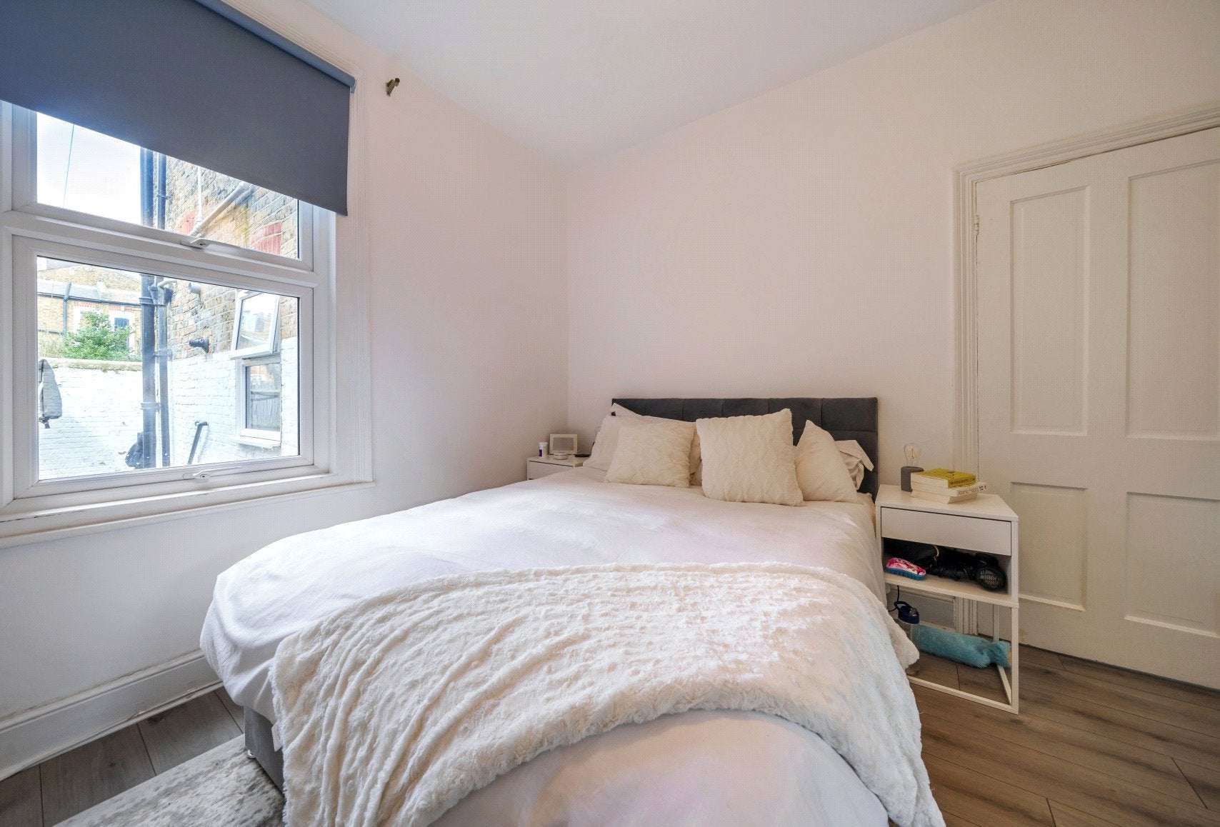 Flat Weybourne Street in Greater London