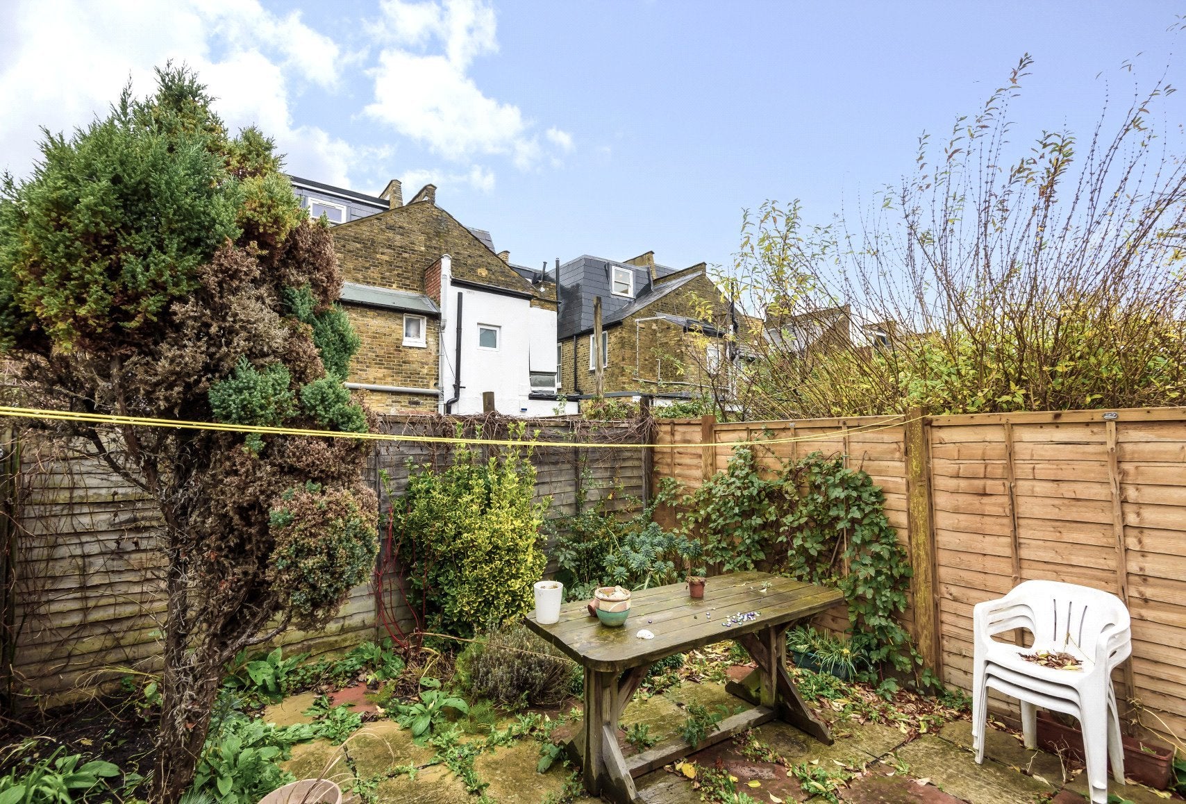 Flat Weybourne Street in Greater London