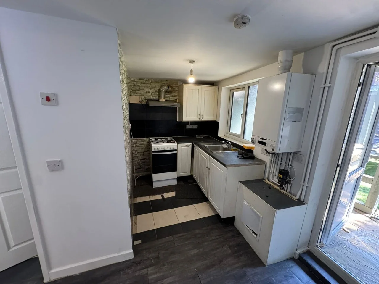 Flat Mayesbrook Road in Greater London
