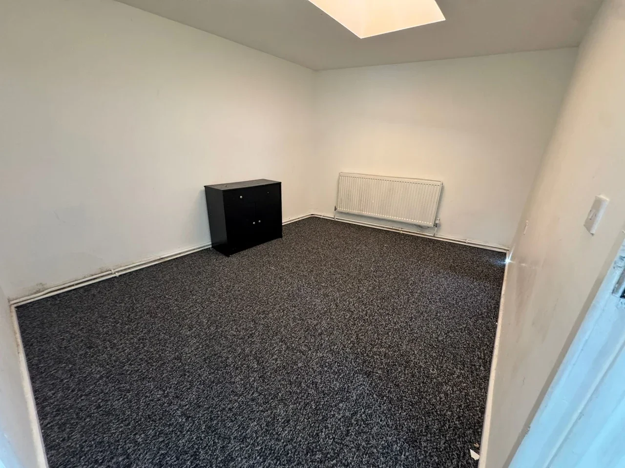 Flat Mayesbrook Road in Greater London