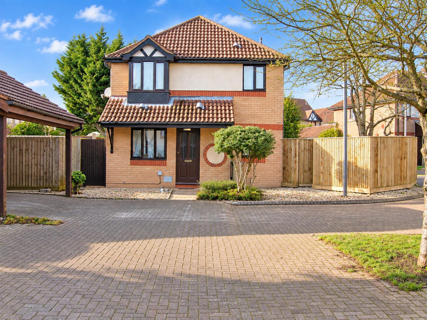 House Trentishoe Crescent in Shenley Brook End