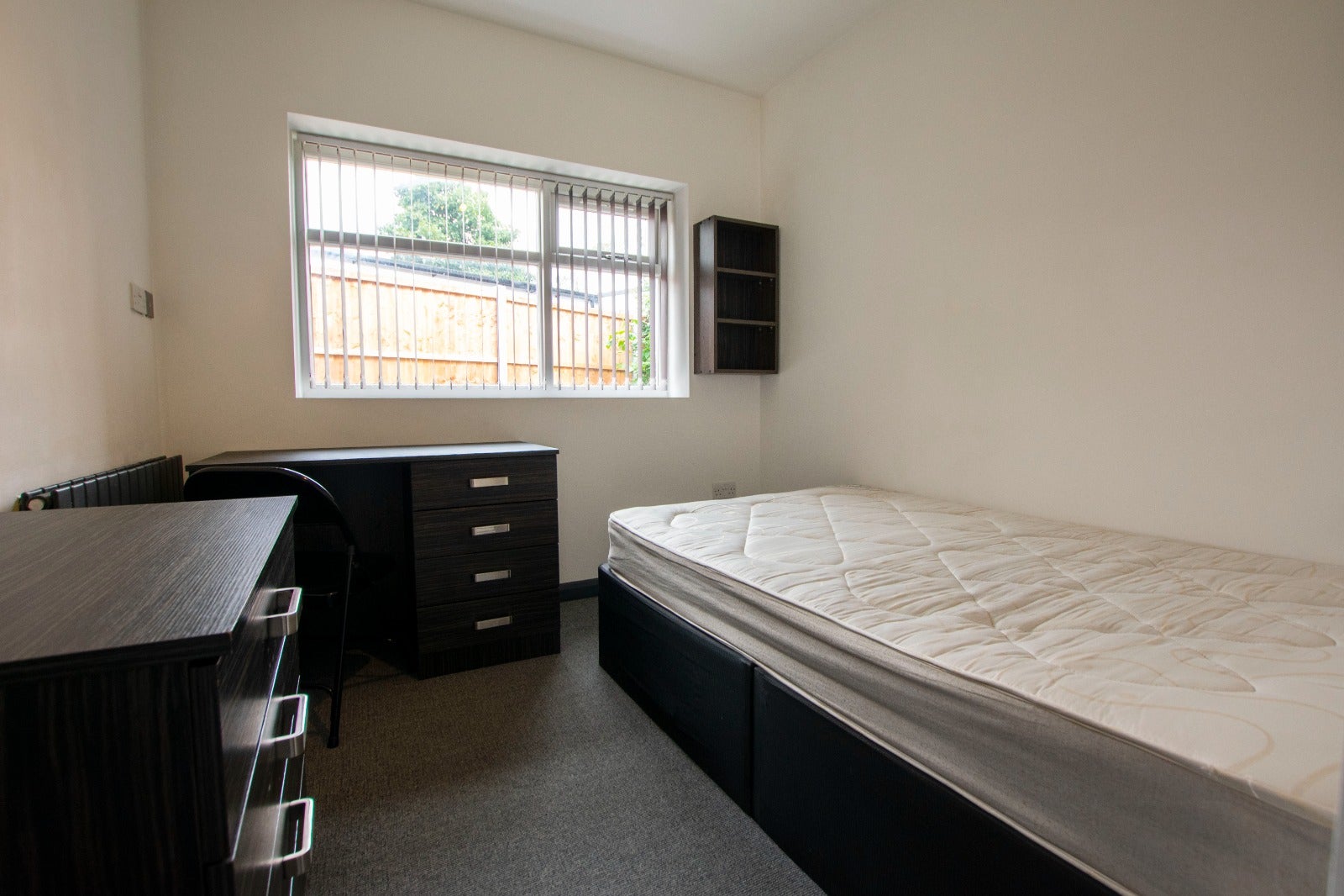 Room Dawlish Road in Birmingham