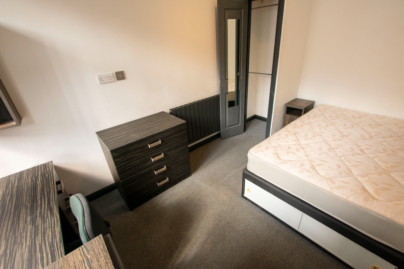 Room Dawlish Road in Birmingham