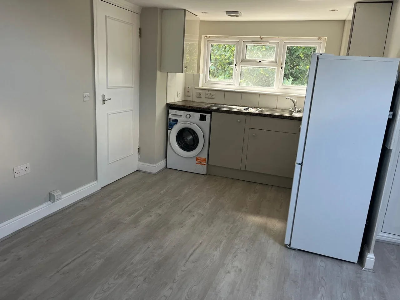 Flat Pomfret Avenue in Luton