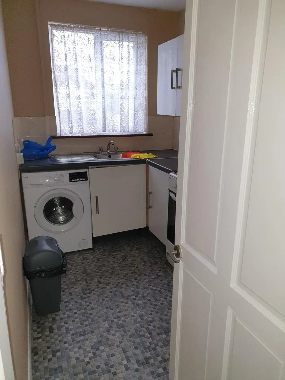 Room Brookdene Road in Greater London