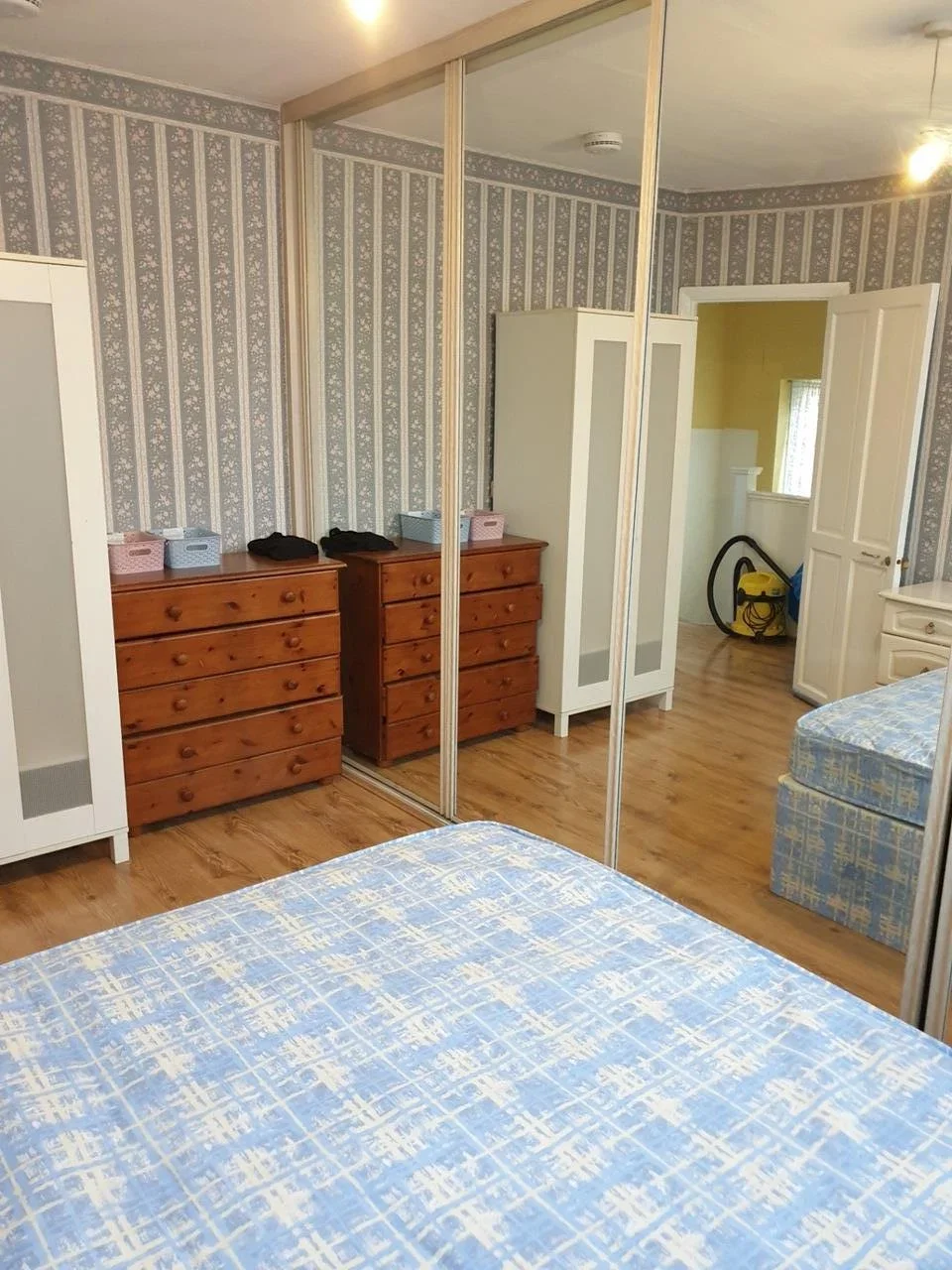 Room Brookdene Road in Greater London