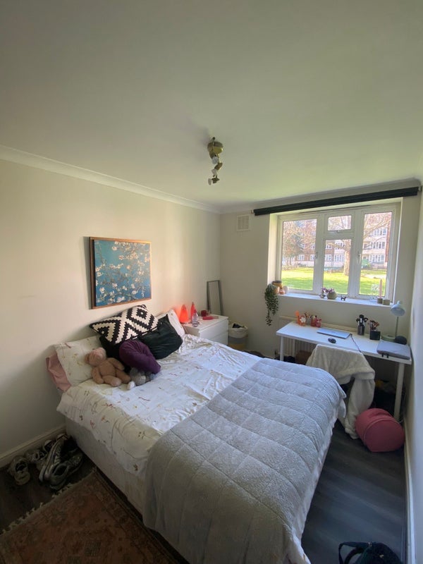 Room Trouville Road in Greater London