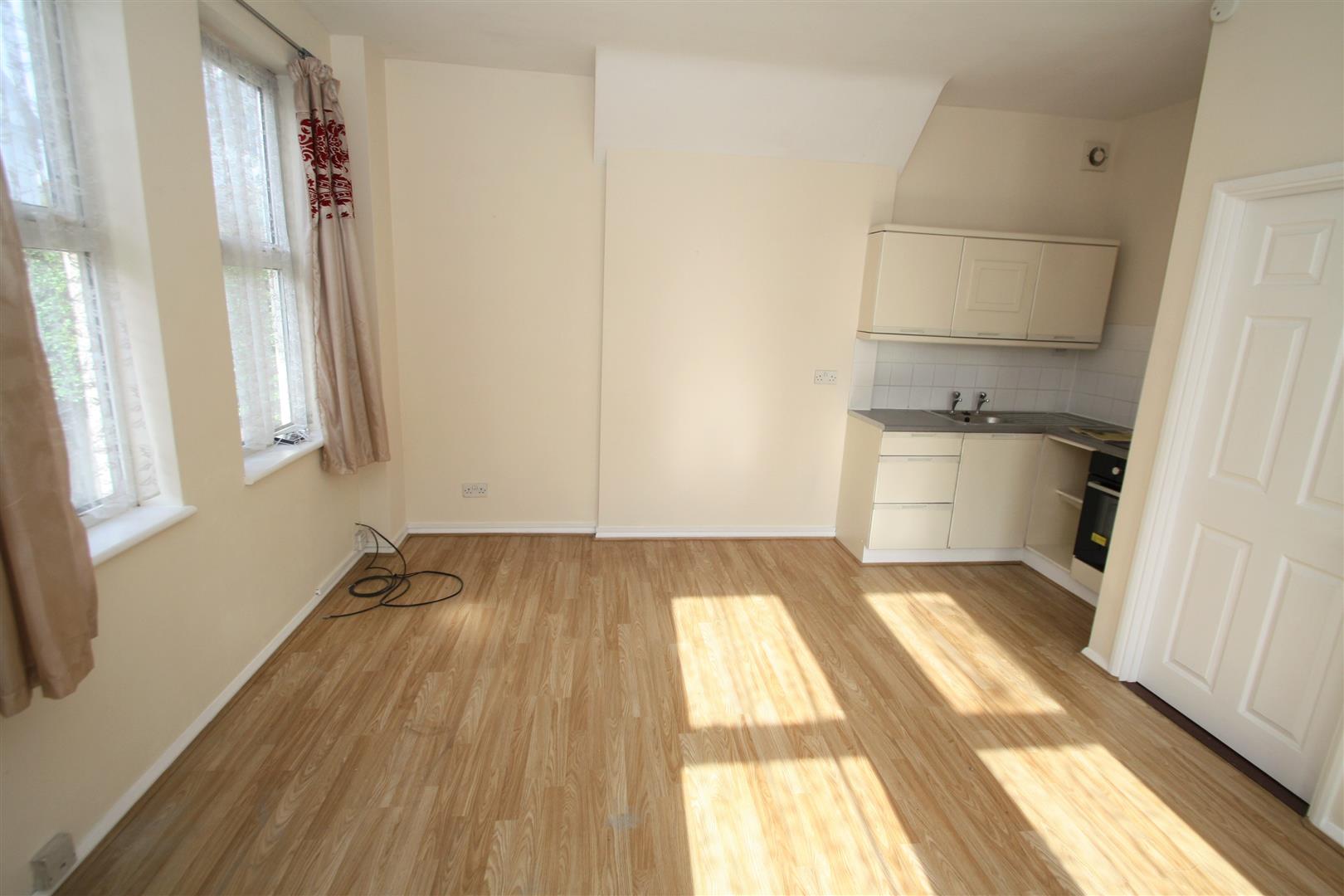 Flat Westborough Road in Southend-on-Sea