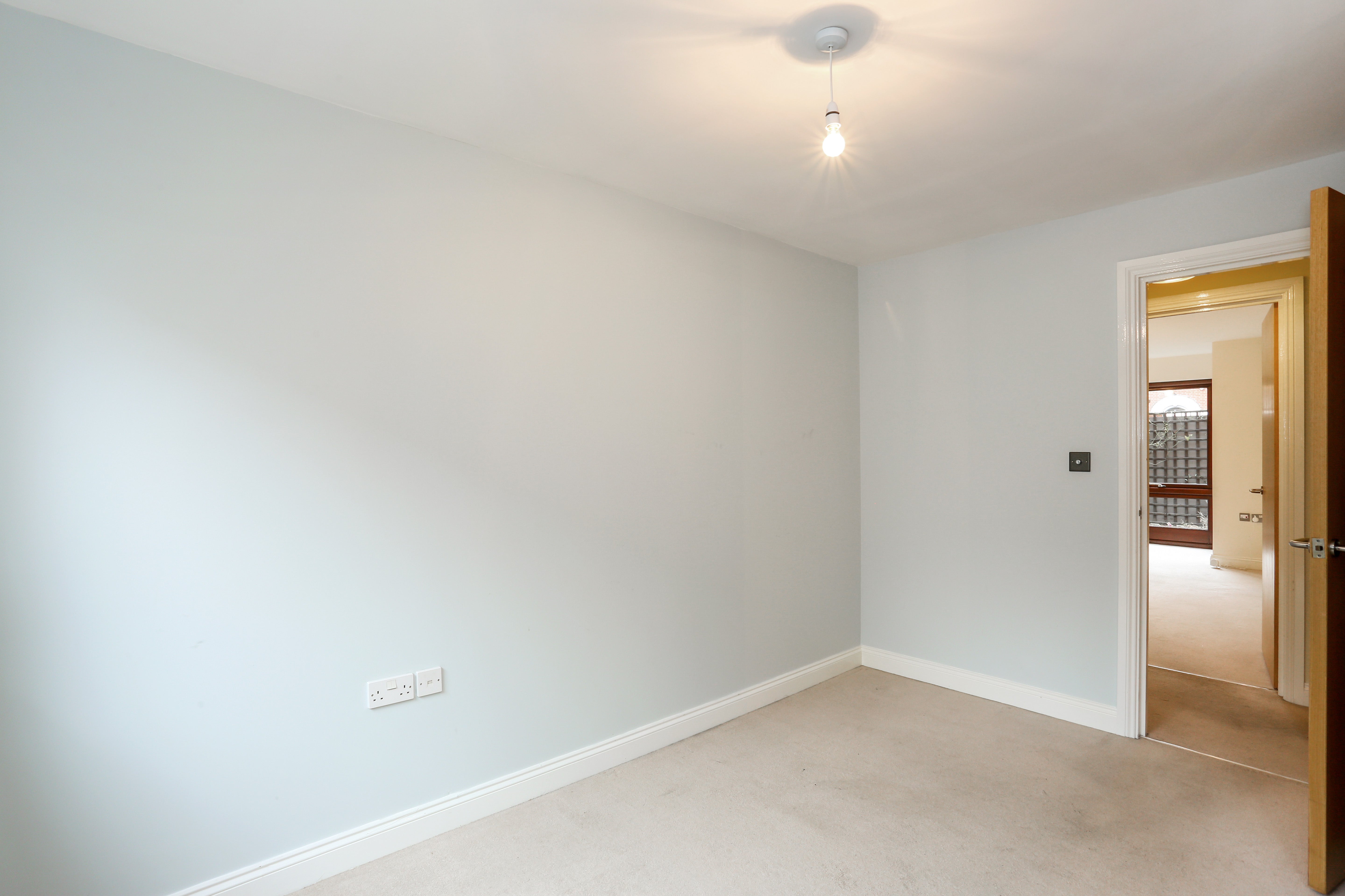 Flat Magdalen Road in Greater London