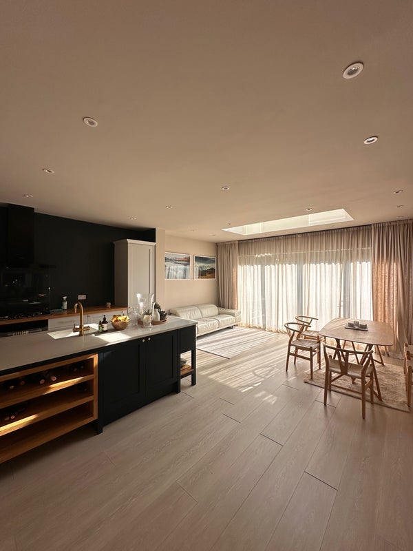 Room Kings Avenue in Greater London