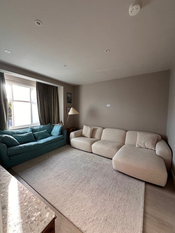 Room Kings Avenue in Greater London
