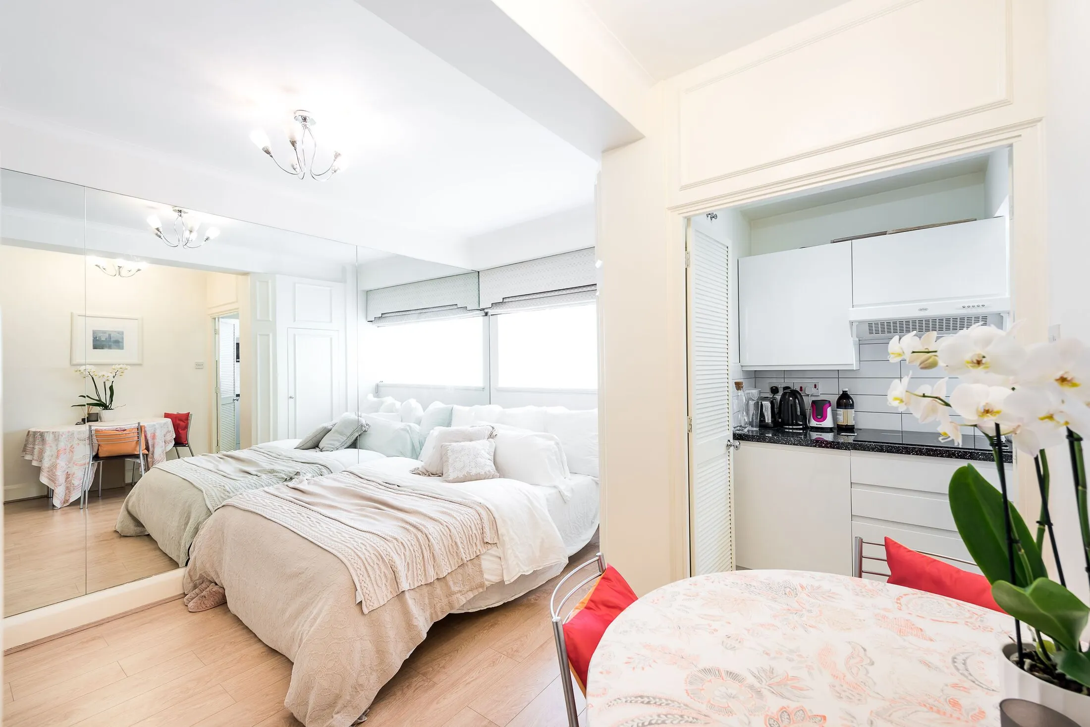 Flat Sloane Avenue in Greater London