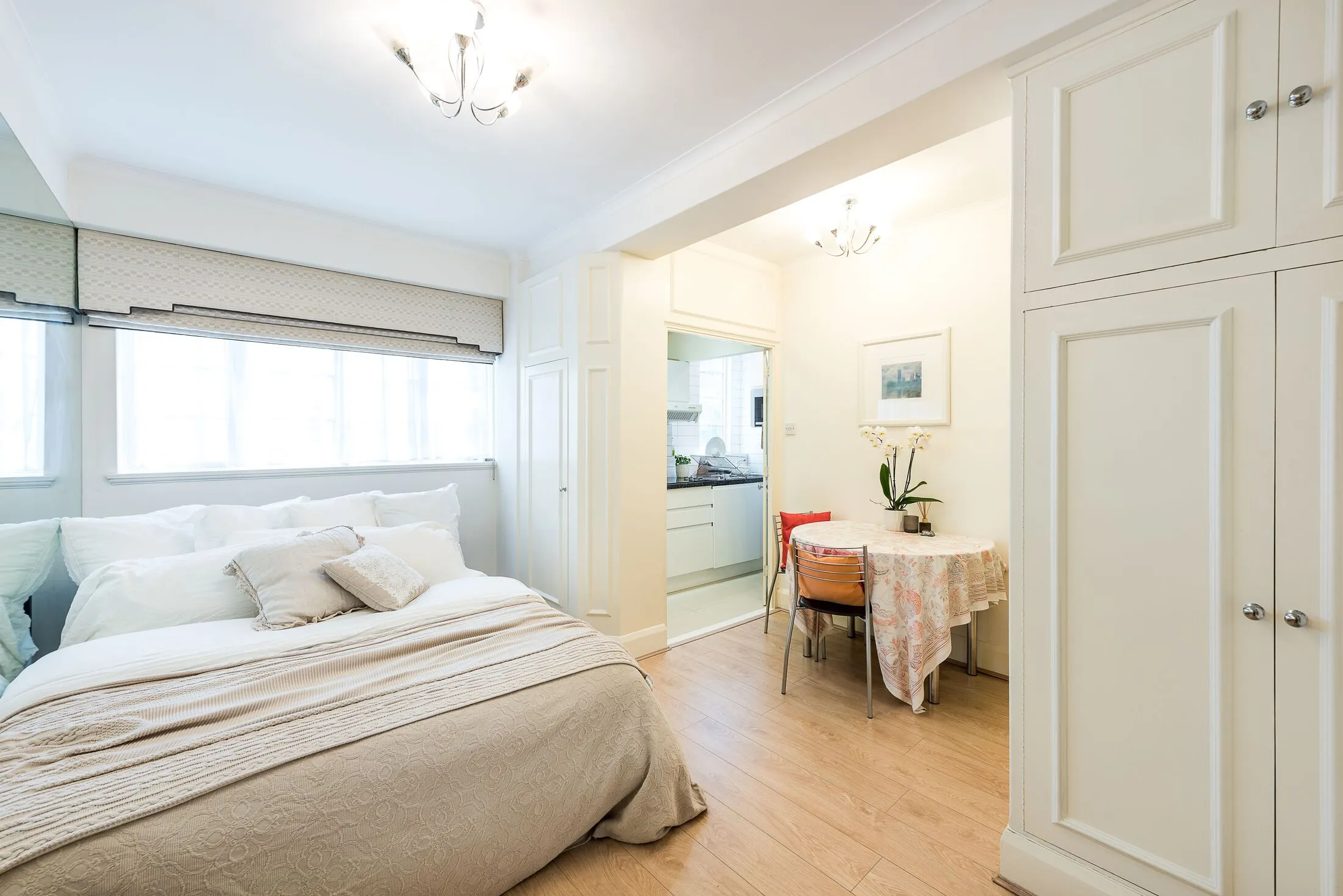Flat Sloane Avenue in Greater London