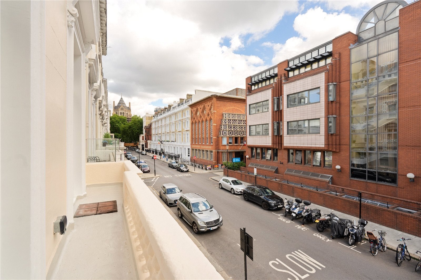 Flat Queensberry Place in Greater London