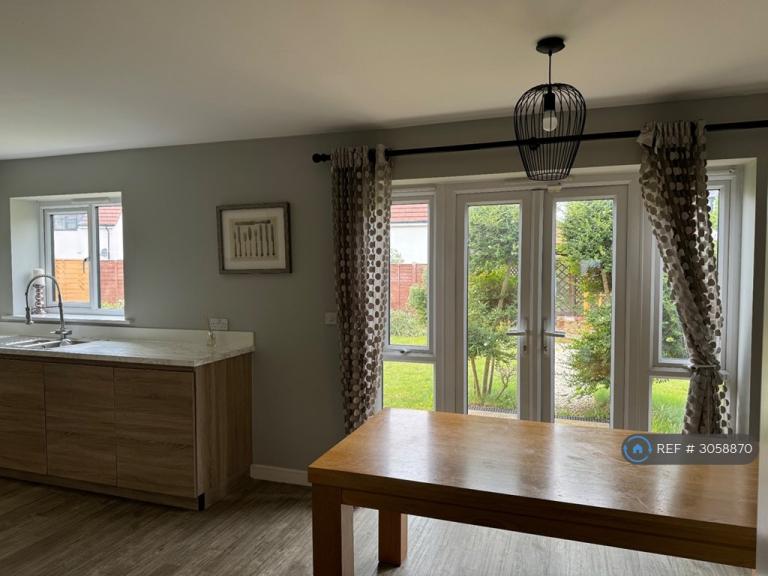 House Radar Close in Southend-on-Sea