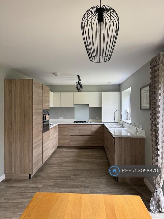 House Radar Close in Southend-on-Sea