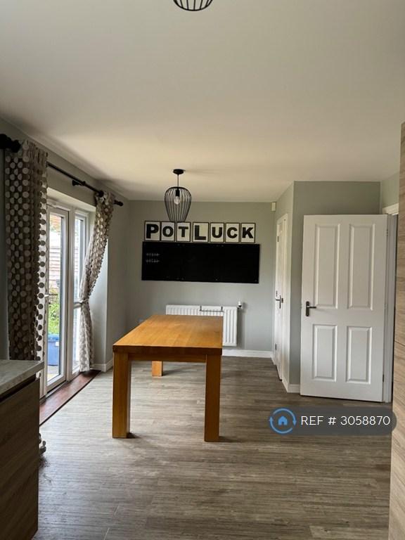 House Radar Close in Southend-on-Sea