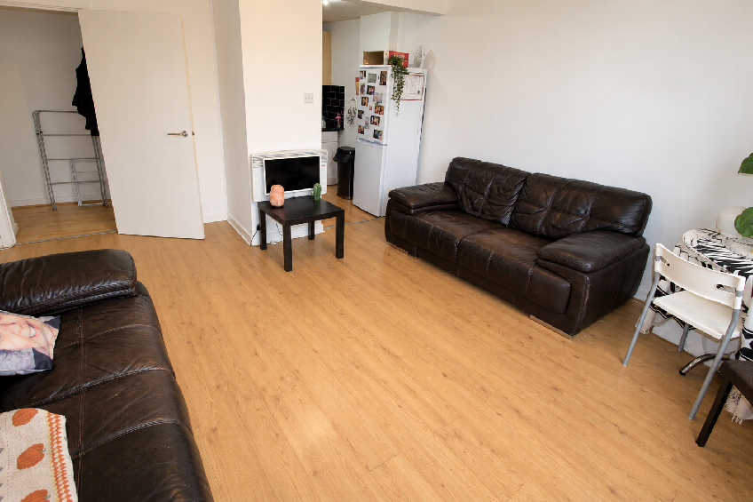 Flat Harrogate Road in Leeds