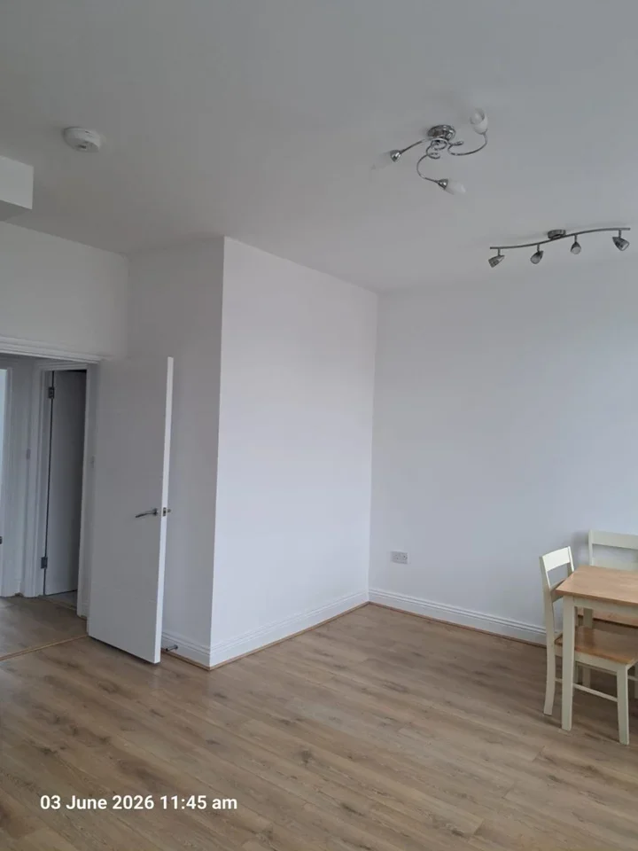 Flat Perry Vale in Greater London
