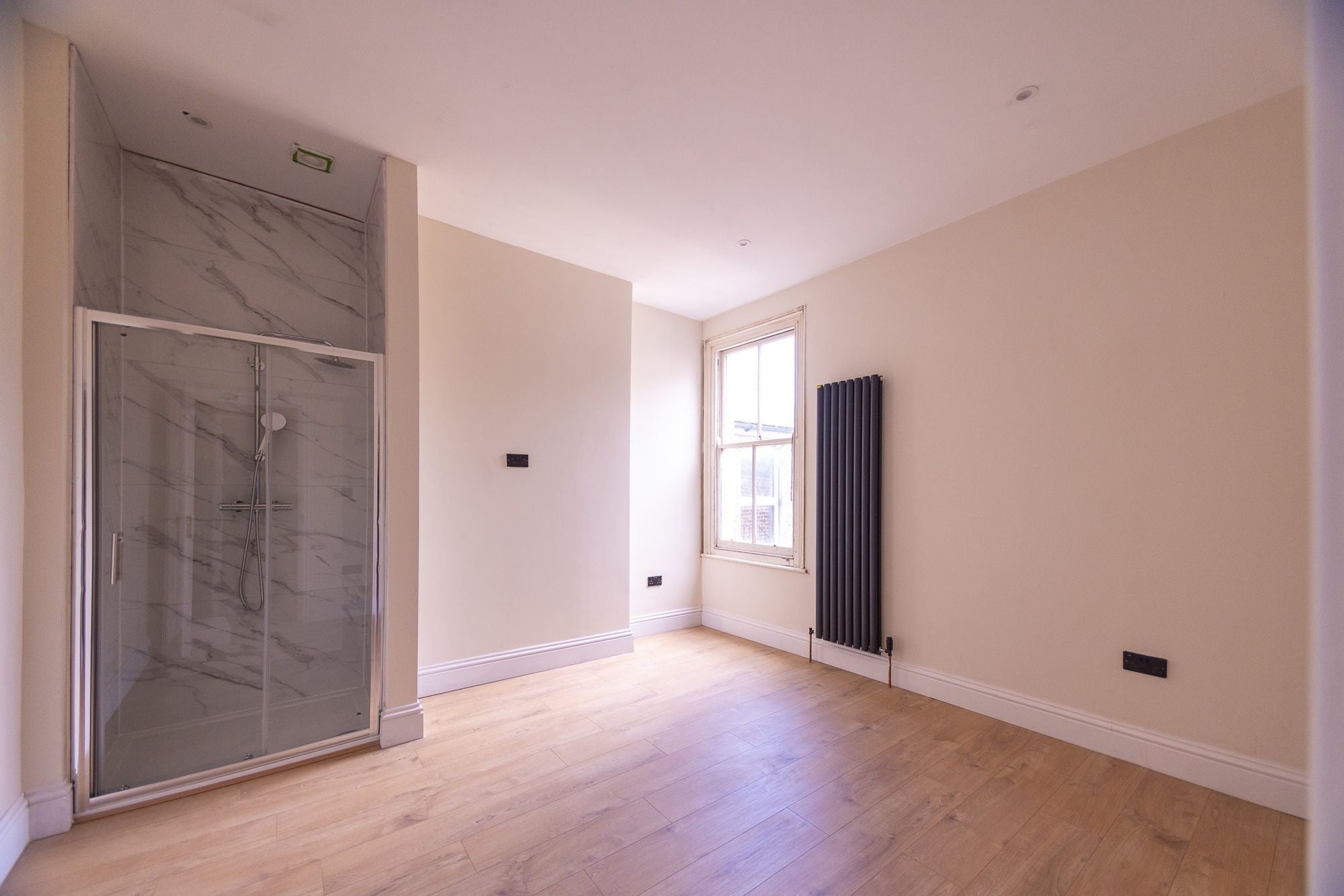 Room Romford Road in Greater London