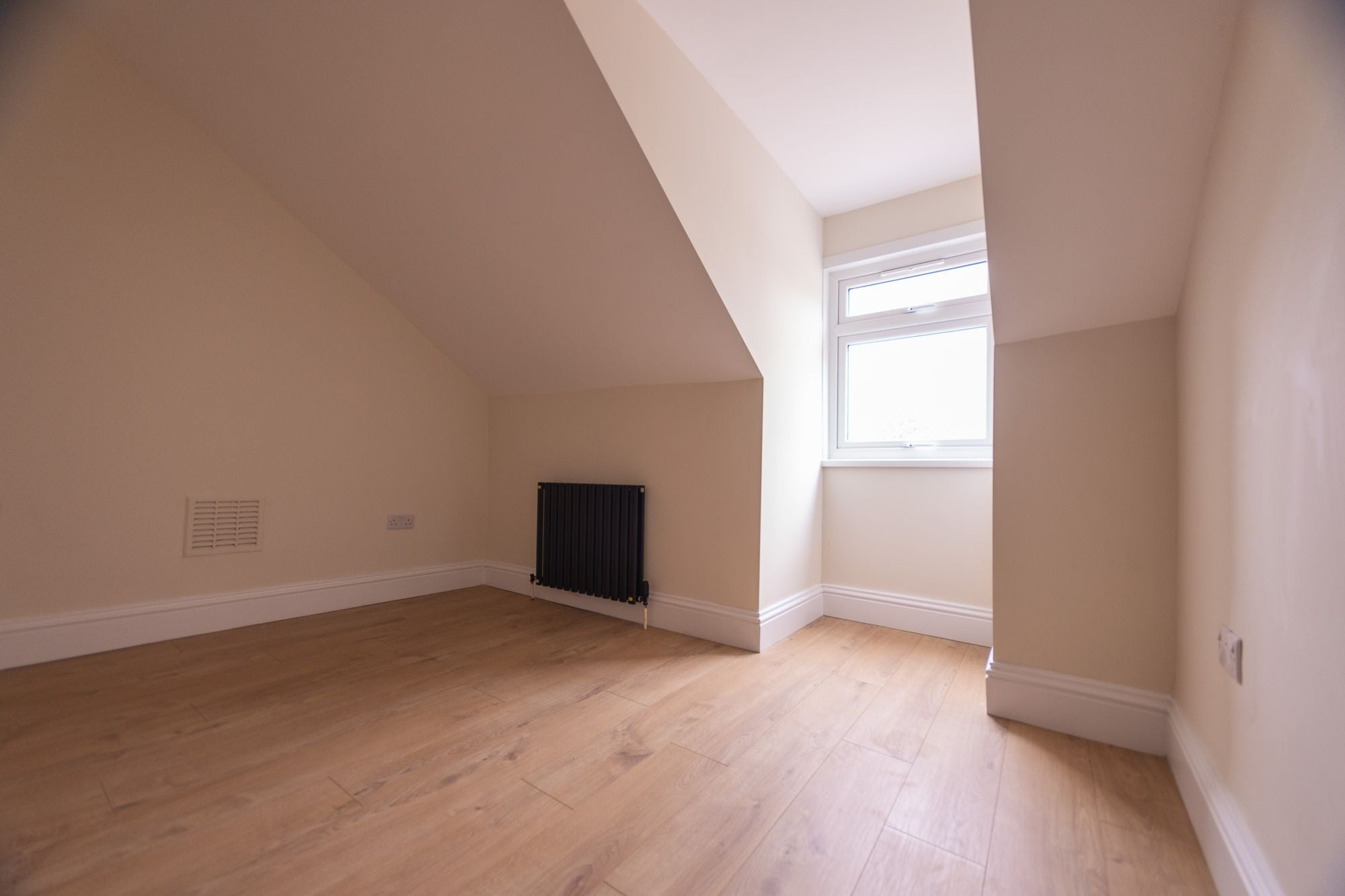 Room Romford Road in Greater London
