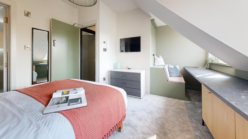 Room Ullswater Road in Greater London