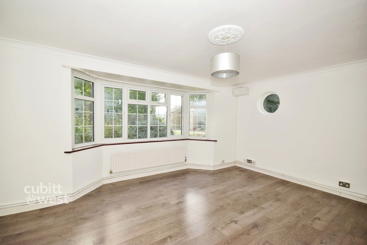 Flat The Broadway in Greater London