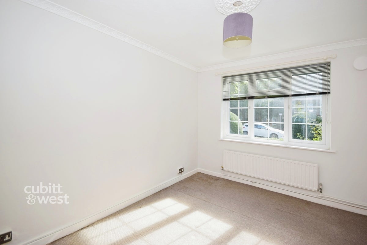 Flat The Broadway in Greater London