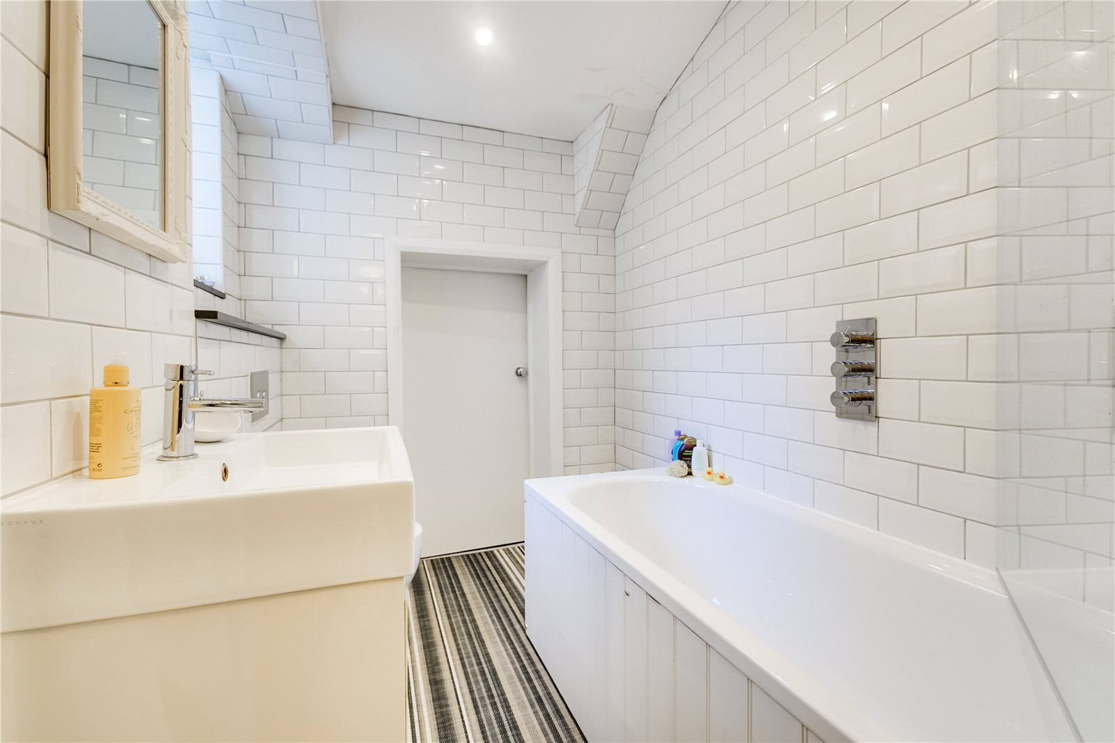 Flat Fairholme Road in Greater London