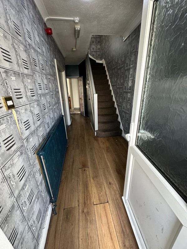 Room Lens Road in Greater London