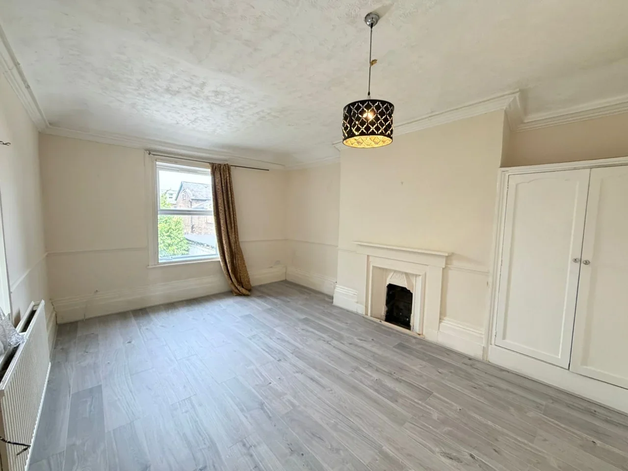 Flat Pownall Gardens in Greater London