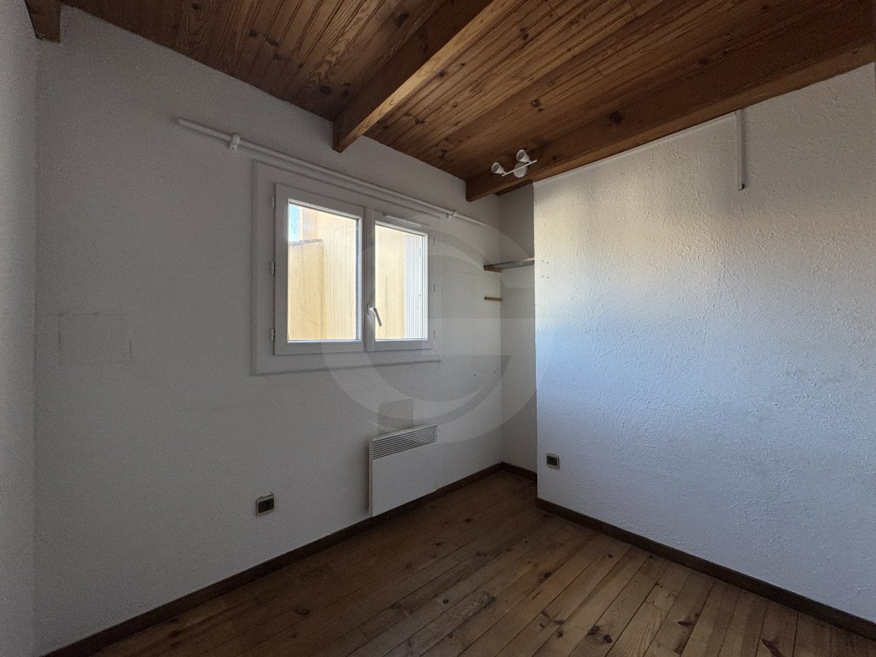 Appartement Place Monseigneur Hiral à Mèze
