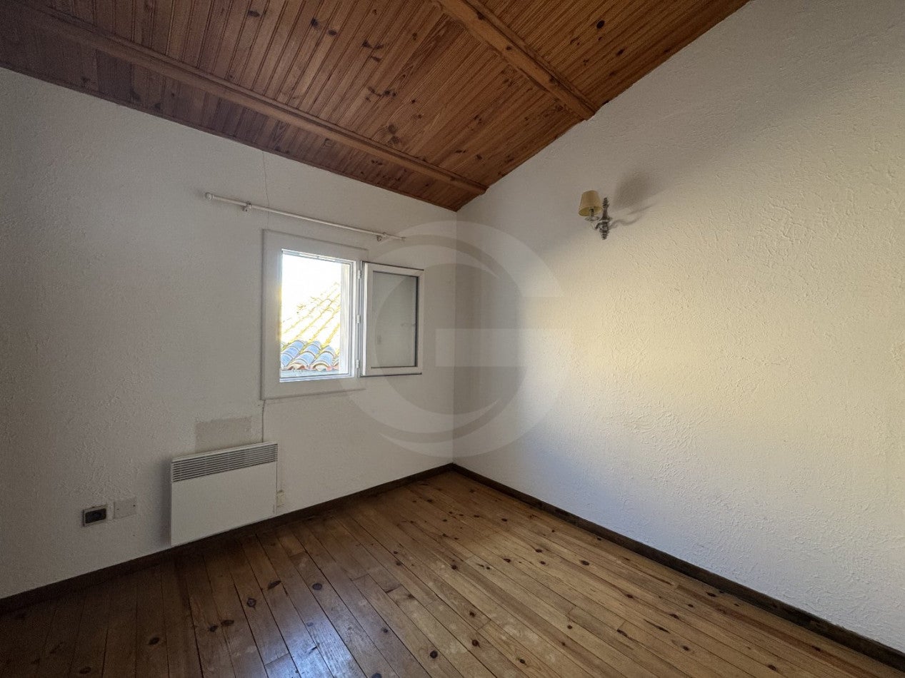 Appartement Place Monseigneur Hiral à Mèze