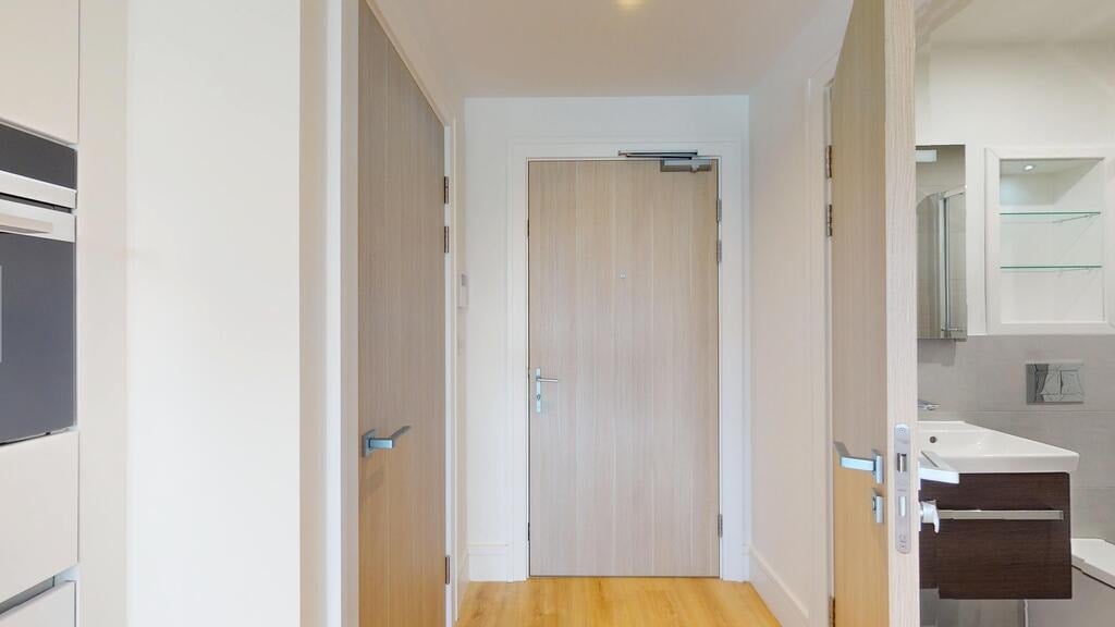 Flat Beverley Way in Greater London