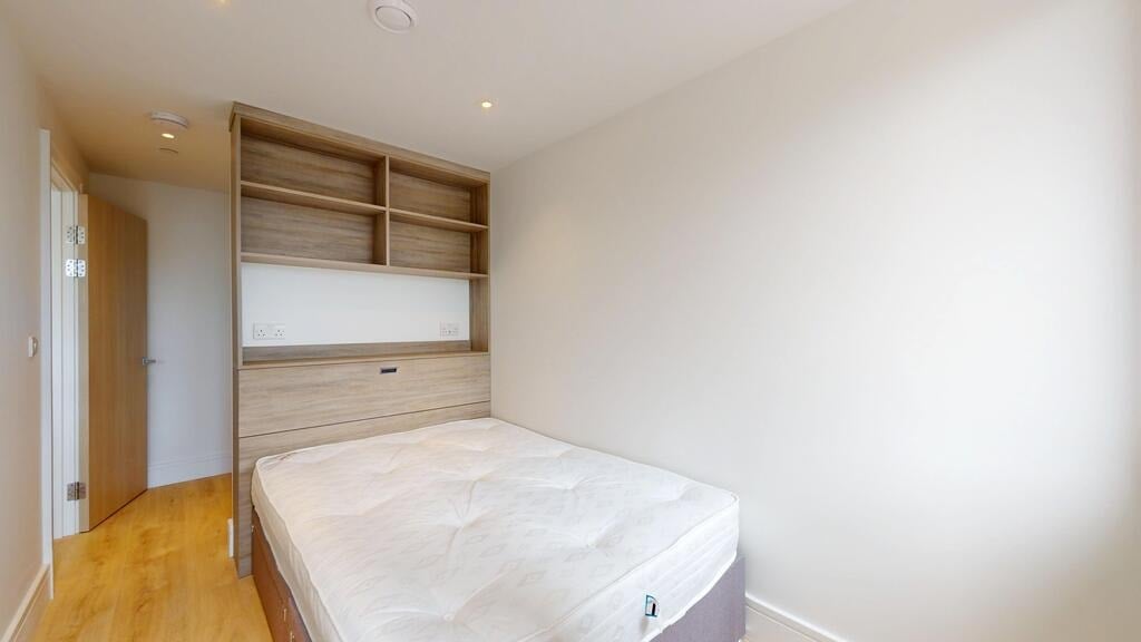Flat Beverley Way in Greater London