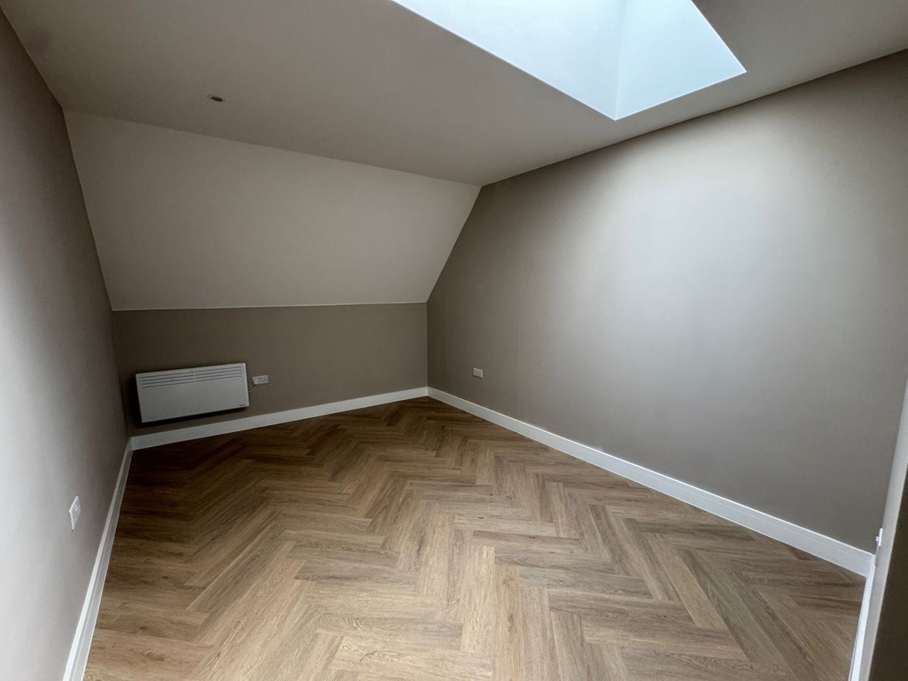 Flat Marlowes Shopping Precinct in Dacorum