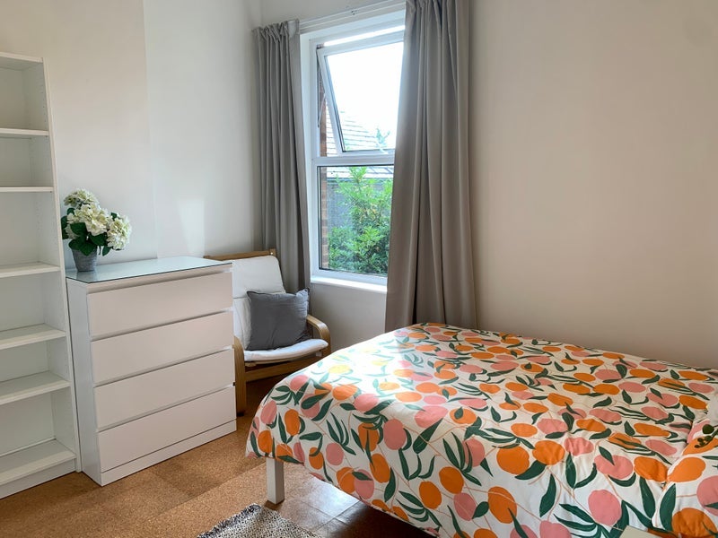 Room Longfleet Road in Poole