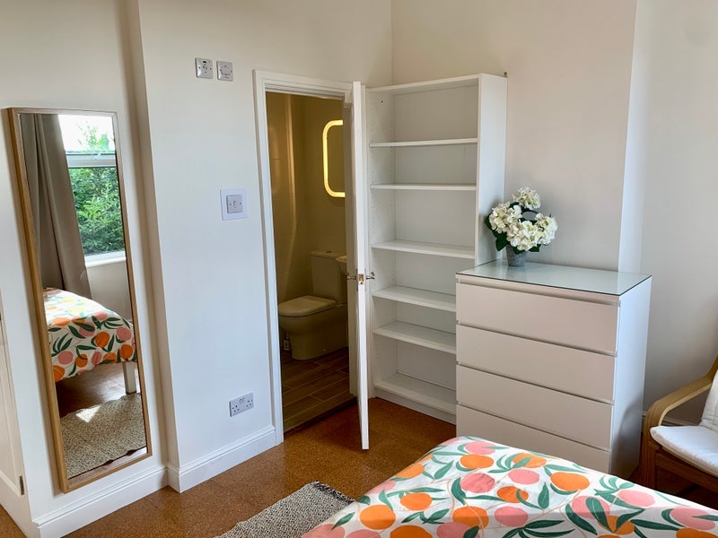 Room Longfleet Road in Poole