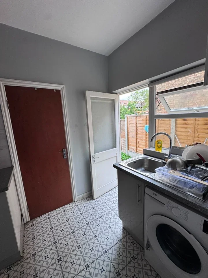 Room Griffin Road in Greater London