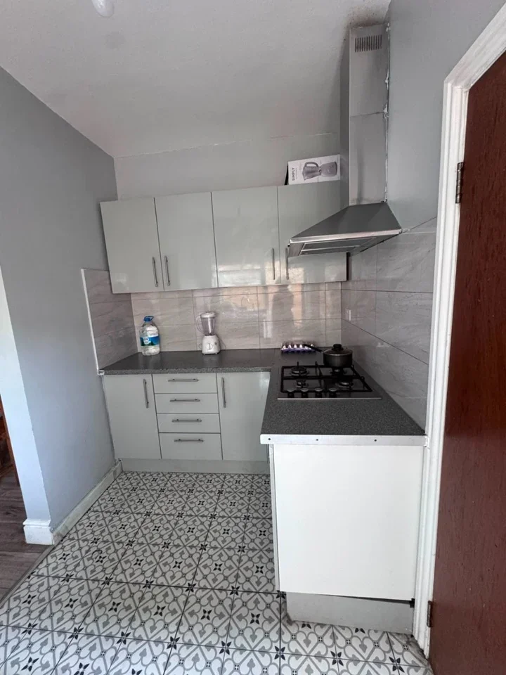 Room Griffin Road in Greater London