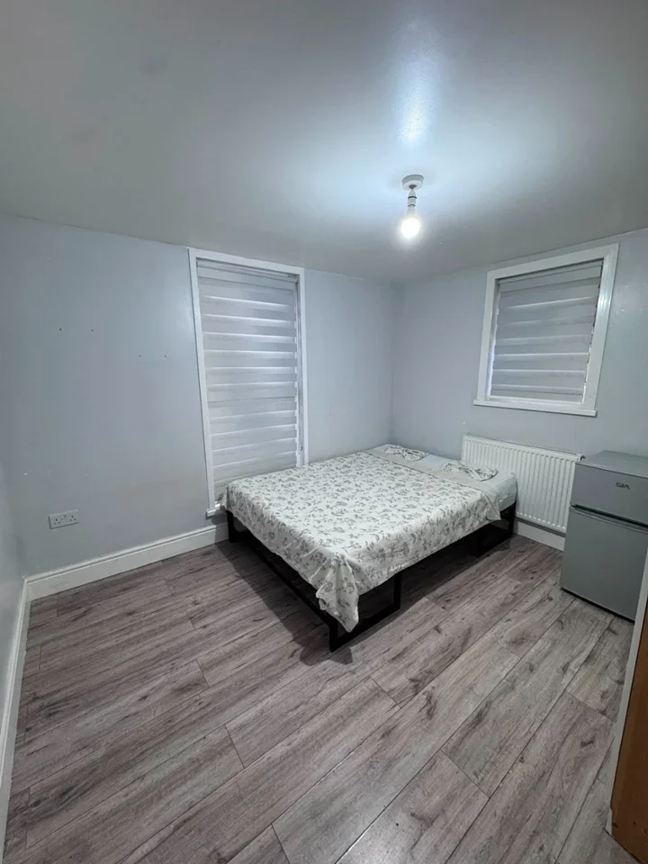 Room Griffin Road in Greater London