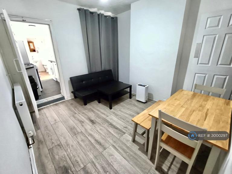 Room Chandos Street in Coventry