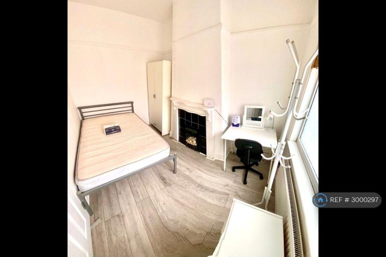Room Chandos Street in Coventry