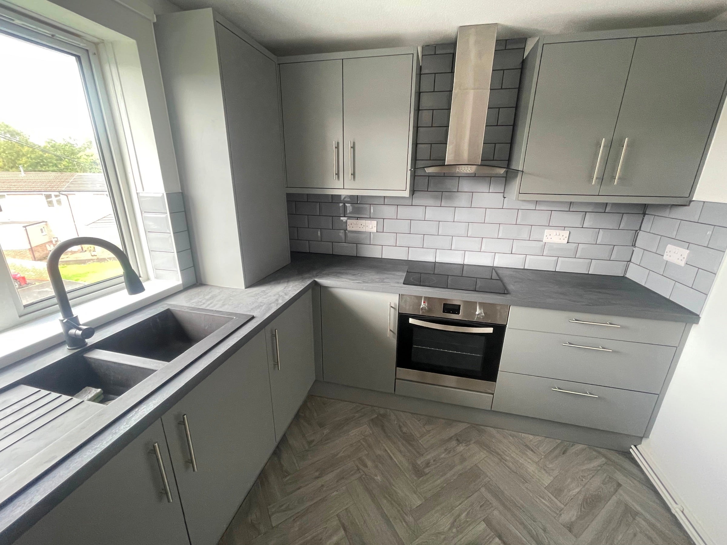 Flat Dolfain in Pen Rhos