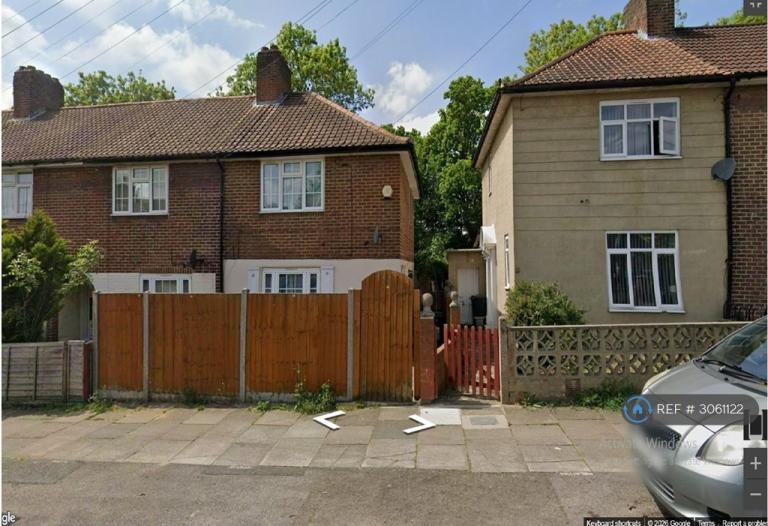 Room Downderry Road in Greater London