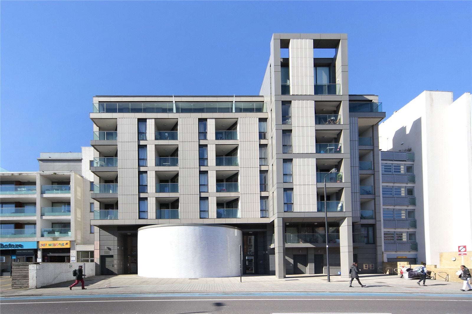 Flat Balham Hill in Greater London