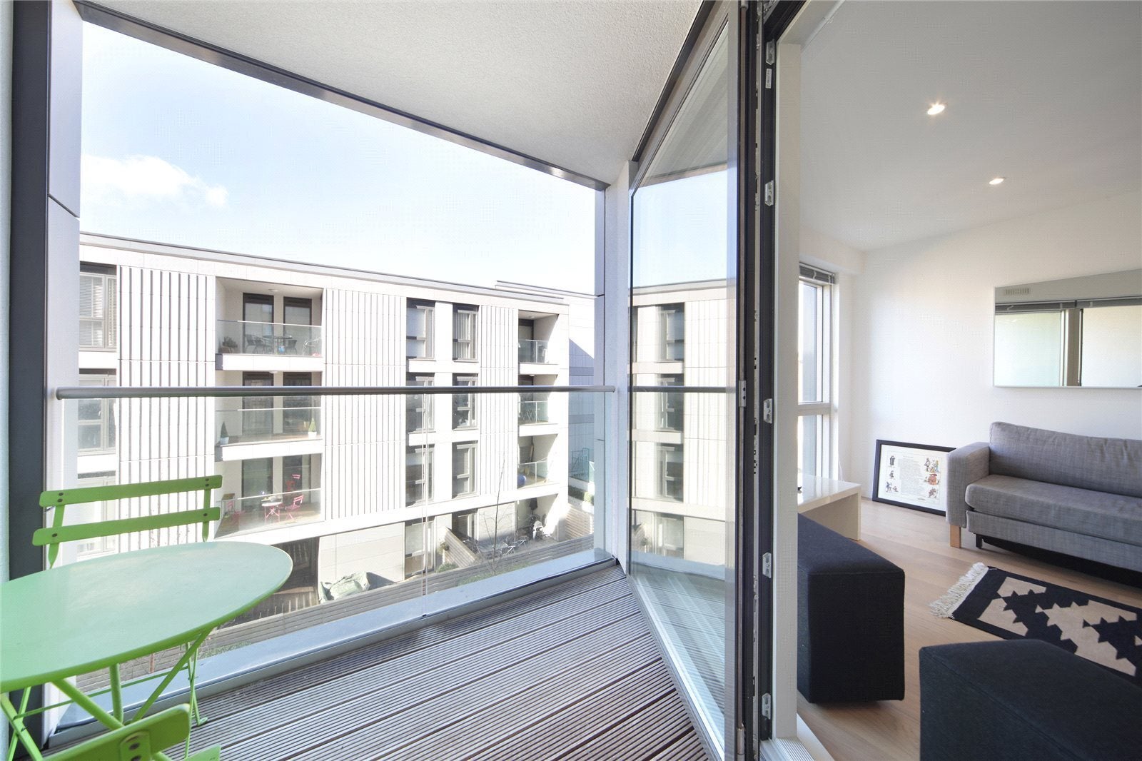 Flat Balham Hill in Greater London