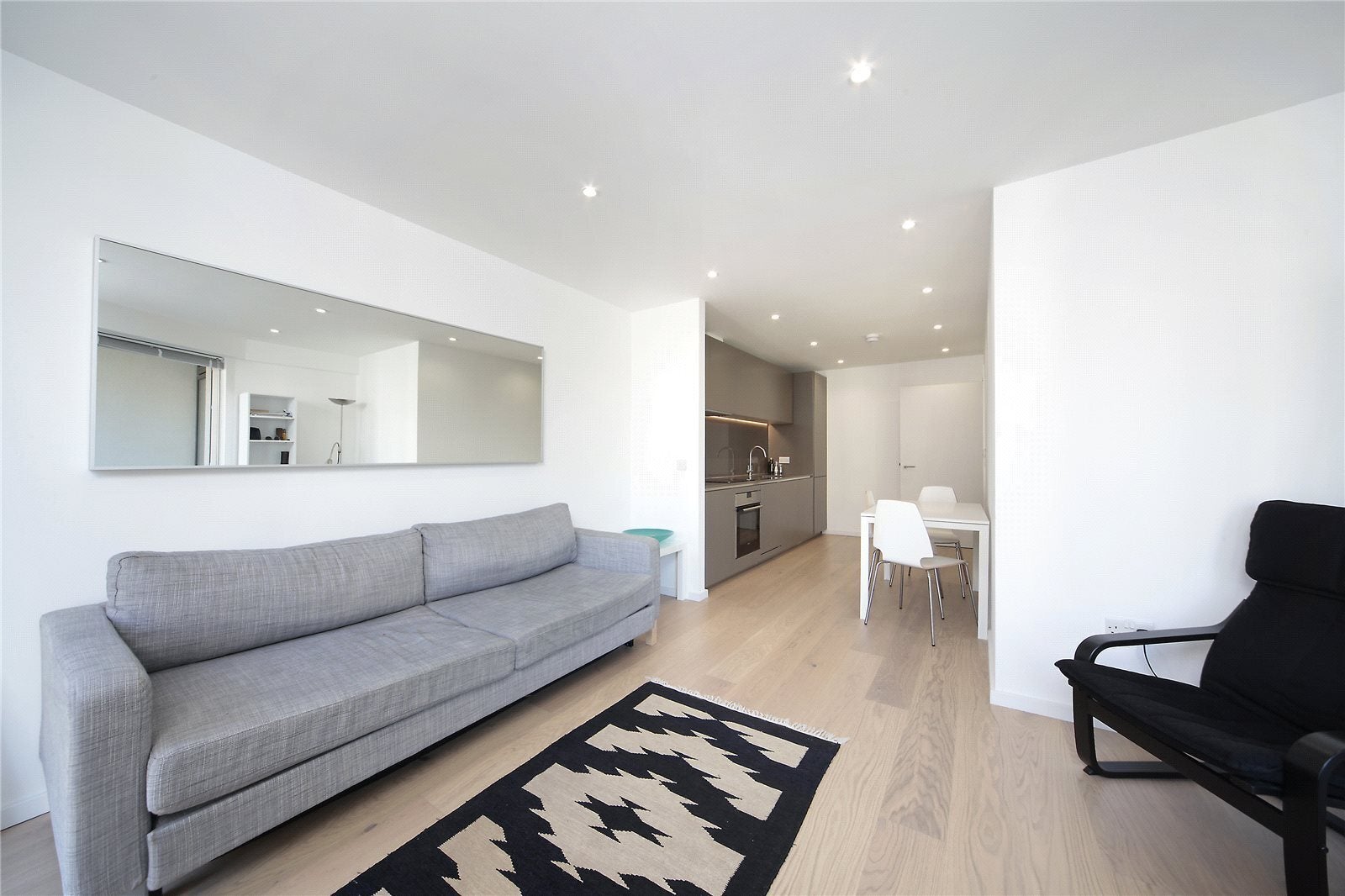 Flat Balham Hill in Greater London